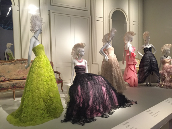 Oscar de la Renta Retrospecitve